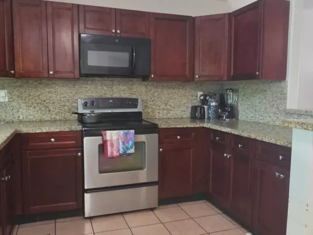 3-bedroom home for sale in Deerfield Beach - 601 W Sample Rd - MondialRealty