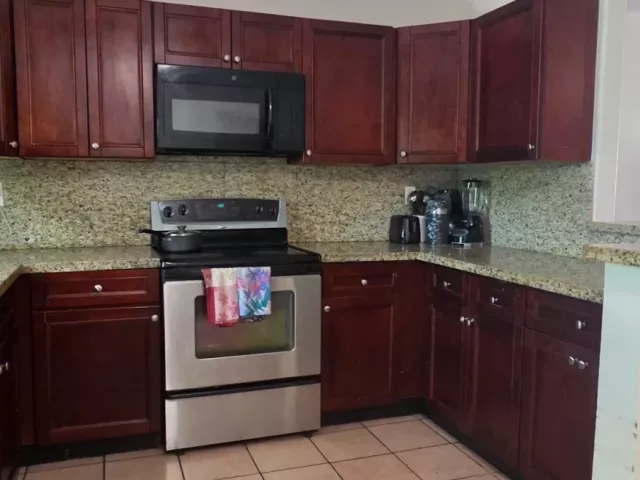 3-bedroom home for sale in Deerfield Beach - 601 W Sample Rd - MondialRealty