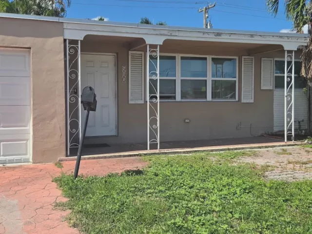 3-bedroom home for sale in Deerfield Beach - 601 W Sample Rd - MondialRealty