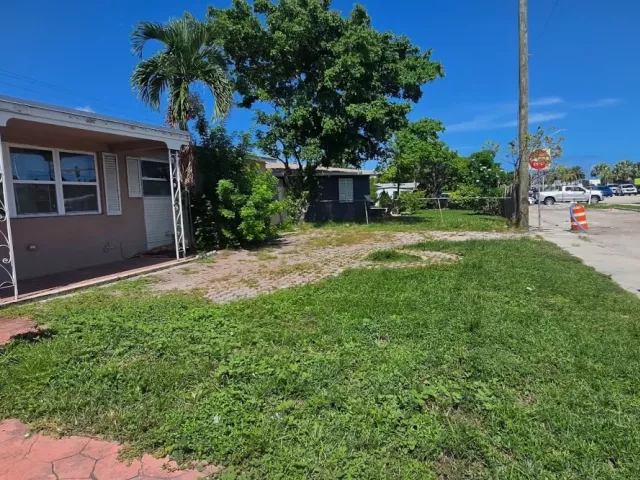3-bedroom home for sale in Deerfield Beach - 601 W Sample Rd - MondialRealty