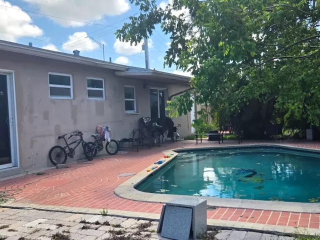 3-bedroom home for sale in Deerfield Beach - 601 W Sample Rd - MondialRealty