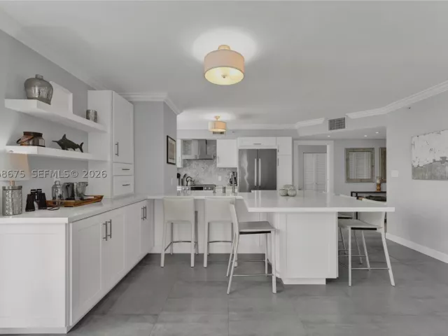 2-bedroom condo for sale in Miami Beach - 90 Alton Rd 1102 - MondialRealty