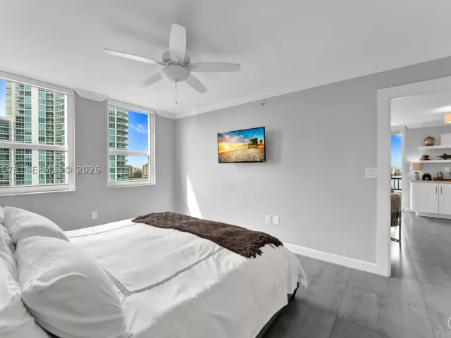 2-bedroom condo for sale in Miami Beach - 90 Alton Rd 1102 - MondialRealty