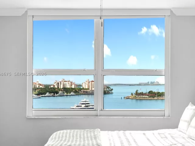 2-bedroom condo for sale in Miami Beach - 90 Alton Rd 1102 - MondialRealty