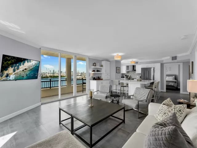 2-bedroom condo for sale in Miami Beach - 90 Alton Rd 1102 - MondialRealty