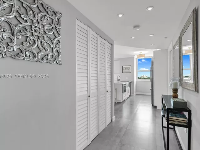 2-bedroom condo for sale in Miami Beach - 90 Alton Rd 1102 - MondialRealty