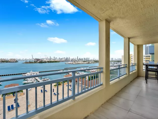 2-bedroom condo for sale in Miami Beach - 90 Alton Rd 1102 - MondialRealty