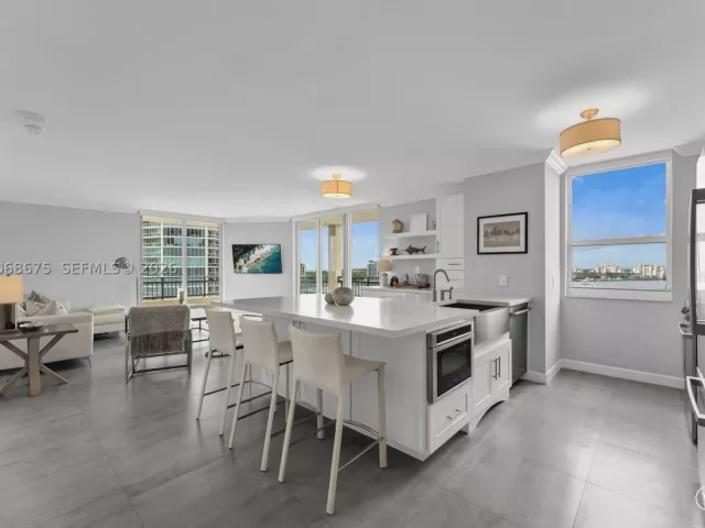 2-bedroom condo for sale in Miami Beach - 90 Alton Rd 1102 - MondialRealty
