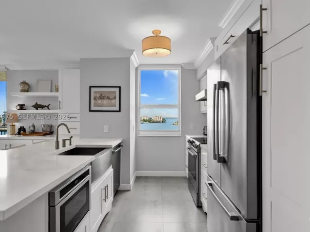 2-bedroom condo for sale in Miami Beach - 90 Alton Rd 1102 - MondialRealty