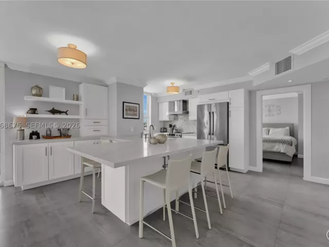 2-bedroom condo for sale in Miami Beach - 90 Alton Rd 1102 - MondialRealty