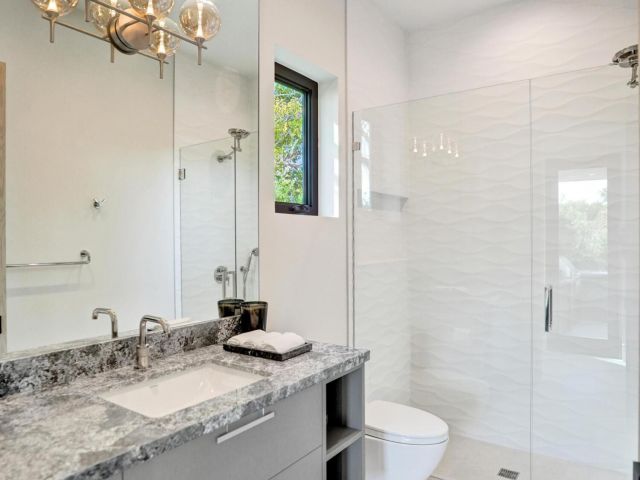 6-bedroom home for sale in Fort Lauderdale - 23 ISLA BAHIA Drive - MondialRealty