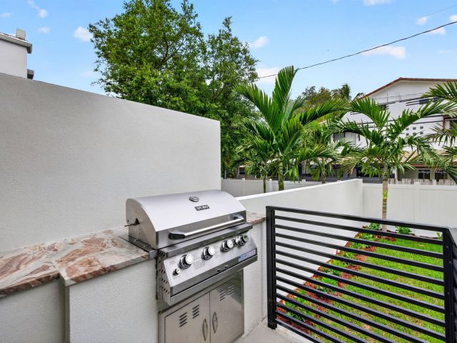 4-bedroom home for rent in Fort Lauderdale - 507 SW 11th Street - MondialRealty
