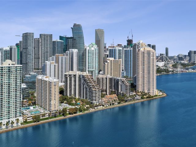 2-bedroom condo for sale in Miami - 520 Brickell Key Dr A1015 - MondialRealty