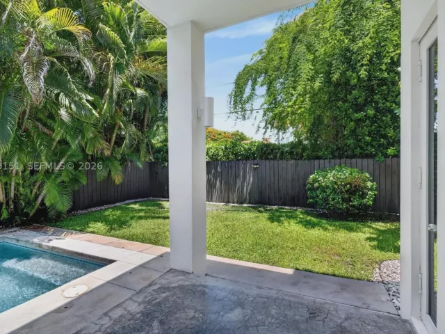 4-bedroom home for rent in Miami - 745 SW 22nd Rd - MondialRealty