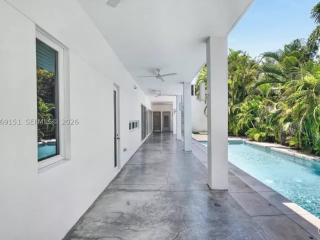 4-bedroom home for rent in Miami - 745 SW 22nd Rd - MondialRealty