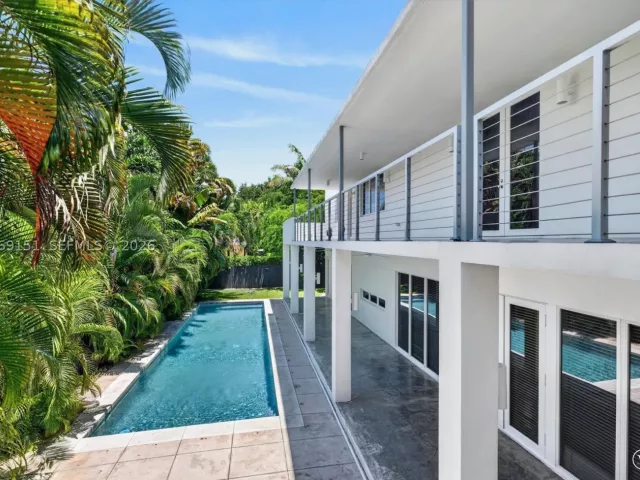 4-bedroom home for rent in Miami - 745 SW 22nd Rd - MondialRealty