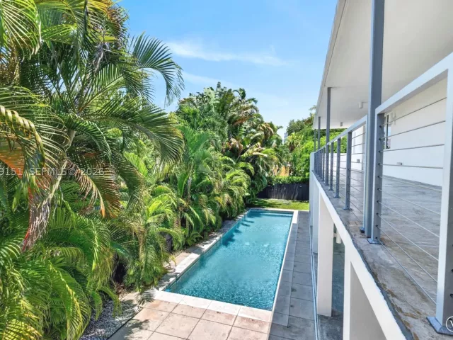 4-bedroom home for rent in Miami - 745 SW 22nd Rd - MondialRealty