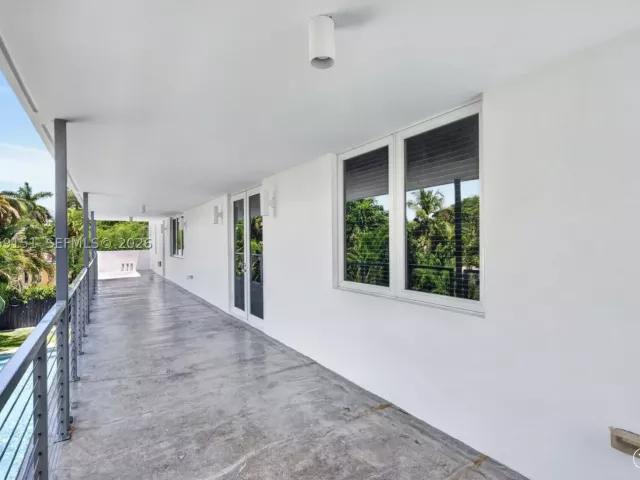 4-bedroom home for rent in Miami - 745 SW 22nd Rd - MondialRealty