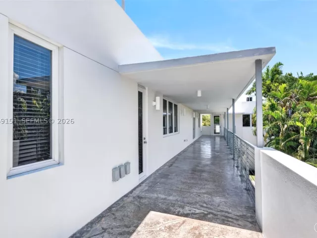 4-bedroom home for rent in Miami - 745 SW 22nd Rd - MondialRealty