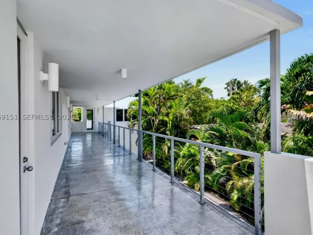 4-bedroom home for rent in Miami - 745 SW 22nd Rd - MondialRealty