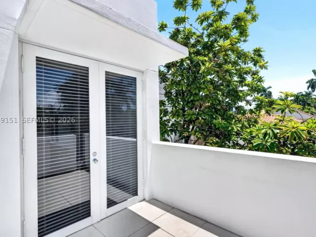 4-bedroom home for rent in Miami - 745 SW 22nd Rd - MondialRealty