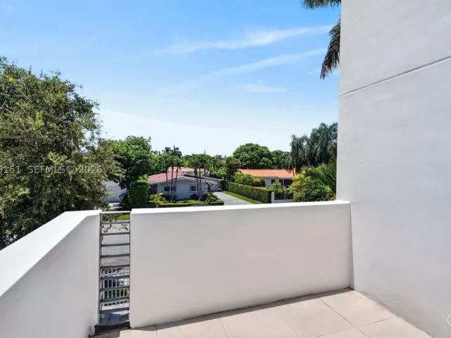 4-bedroom home for rent in Miami - 745 SW 22nd Rd - MondialRealty