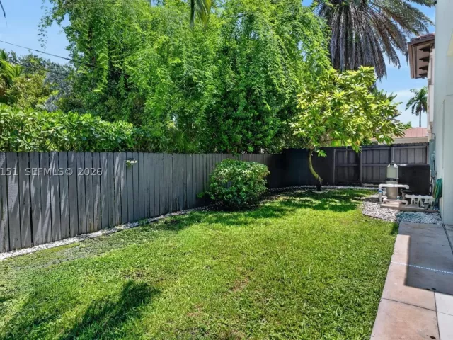 4-bedroom home for rent in Miami - 745 SW 22nd Rd - MondialRealty