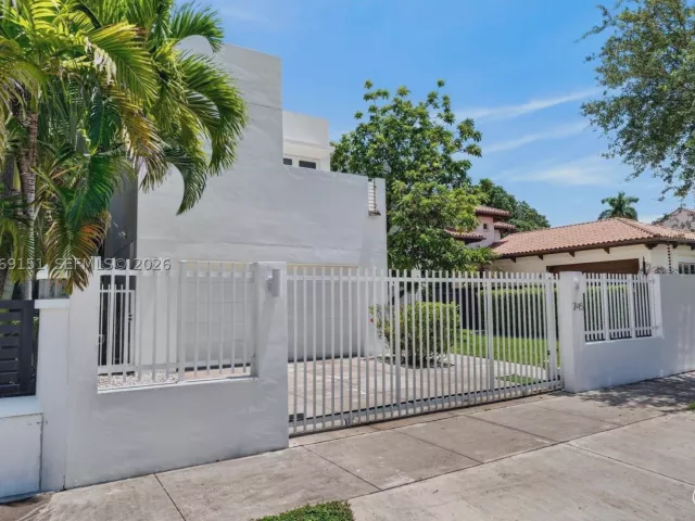 4-bedroom home for rent in Miami - 745 SW 22nd Rd - MondialRealty