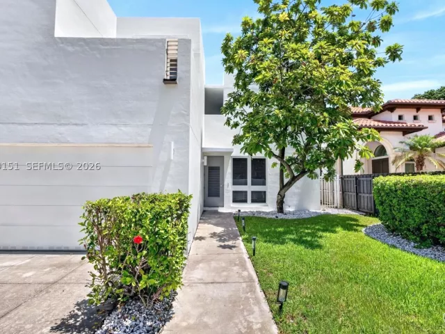 4-bedroom home for rent in Miami - 745 SW 22nd Rd - MondialRealty