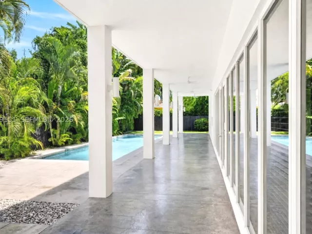 4-bedroom home for rent in Miami - 745 SW 22nd Rd - MondialRealty