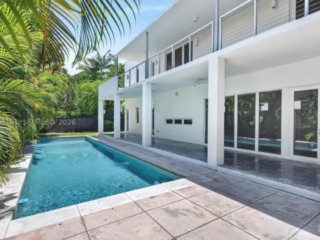 4-bedroom home for rent in Miami - 745 SW 22nd Rd - MondialRealty