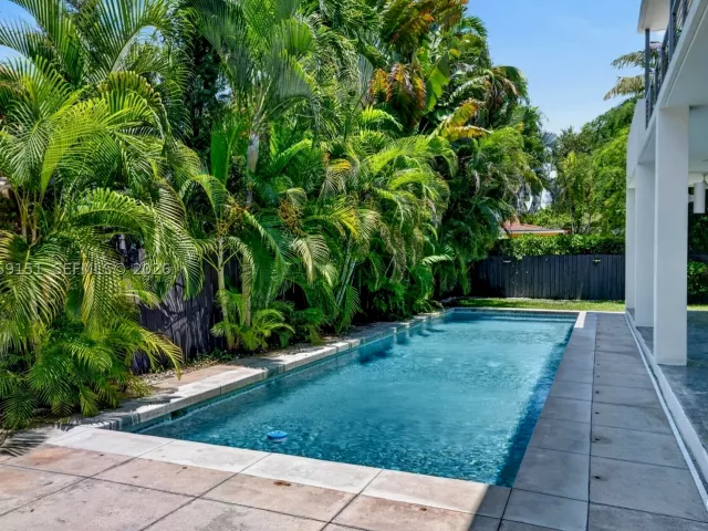 4-bedroom home for rent in Miami - 745 SW 22nd Rd - MondialRealty