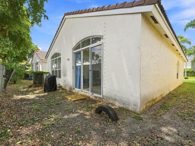 3-bedroom home for sale in Pembroke Pines - 7778 NW 17th Place - MondialRealty