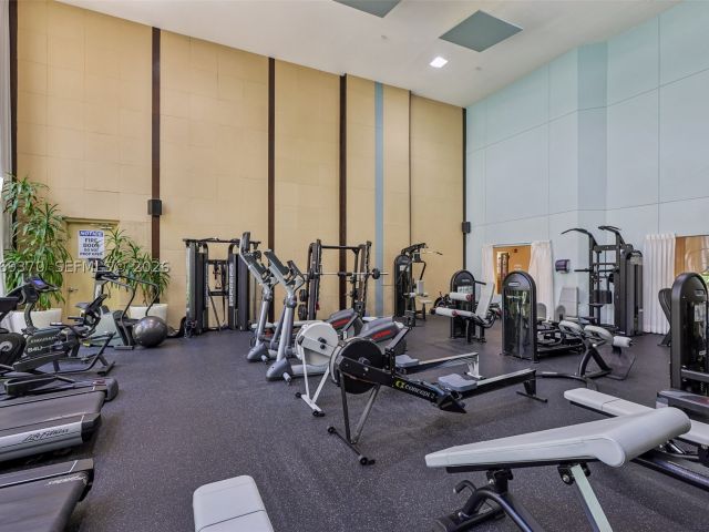 2-bedroom condo for sale in Sunny Isles Beach - 17100 N Bay Rd 1407 - MondialRealty