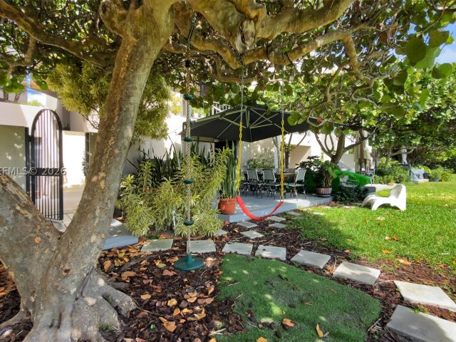3-bedroom condo for sale in Key Biscayne - 201 Crandon Blvd 175 - MondialRealty