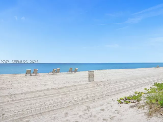 2-bedroom condo for sale in Surfside - 9595 N Collins Ave. 5NG - MondialRealty
