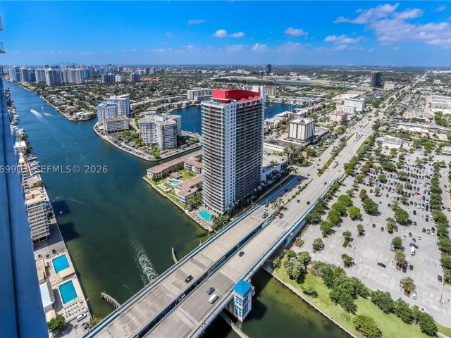 3-bedroom condo for rent in Hollywood - 4010 S Ocean Dr T4004 - MondialRealty