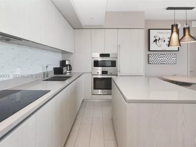 3-bedroom condo for rent in Hollywood - 4010 S Ocean Dr T4004 - MondialRealty