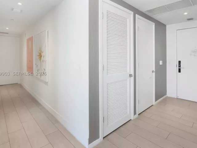 3-bedroom condo for rent in Hollywood - 4010 S Ocean Dr T4004 - MondialRealty