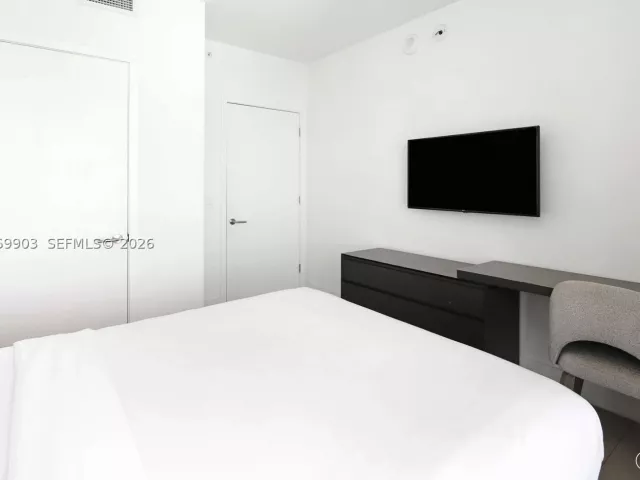 3-bedroom condo for rent in Hollywood - 4010 S Ocean Dr T4004 - MondialRealty