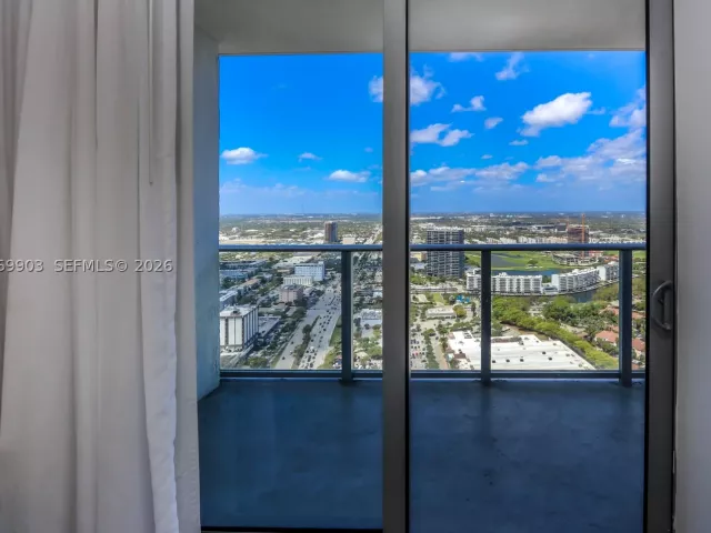 3-bedroom condo for rent in Hollywood - 4010 S Ocean Dr T4004 - MondialRealty
