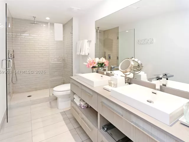 3-bedroom condo for rent in Hollywood - 4010 S Ocean Dr T4004 - MondialRealty