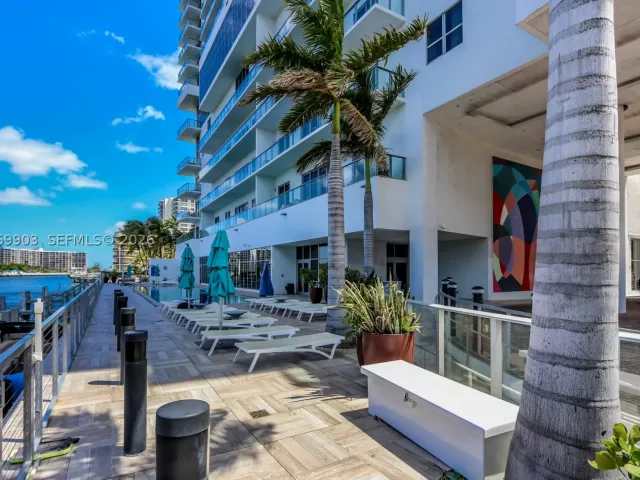3-bedroom condo for rent in Hollywood - 4010 S Ocean Dr T4004 - MondialRealty