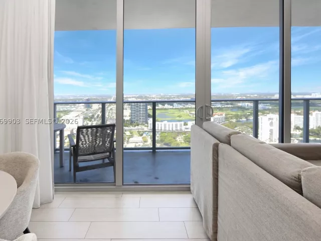 3-bedroom condo for rent in Hollywood - 4010 S Ocean Dr T4004 - MondialRealty