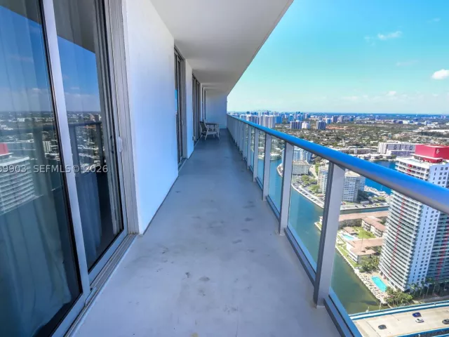 3-bedroom condo for rent in Hollywood - 4010 S Ocean Dr T4004 - MondialRealty