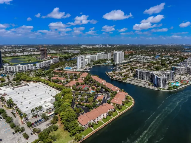 3-bedroom condo for rent in Hollywood - 4010 S Ocean Dr T4004 - MondialRealty