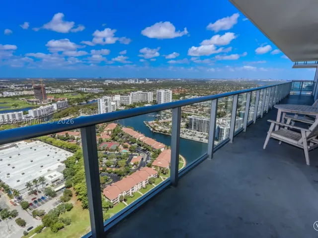 3-bedroom condo for rent in Hollywood - 4010 S Ocean Dr T4004 - MondialRealty