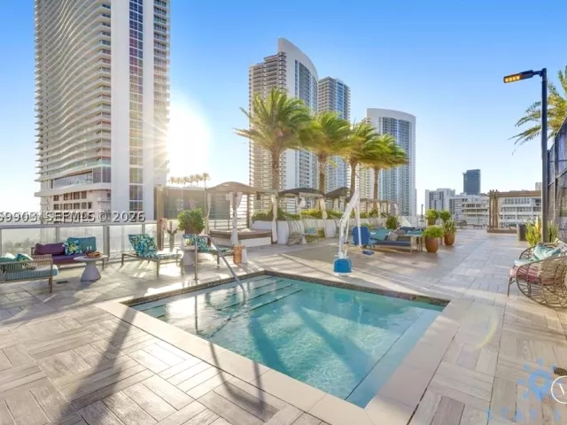 3-bedroom condo for rent in Hollywood - 4010 S Ocean Dr T4004 - MondialRealty