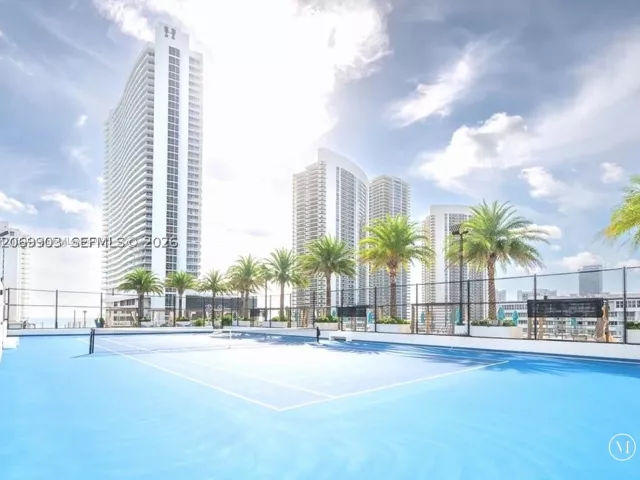 3-bedroom condo for rent in Hollywood - 4010 S Ocean Dr T4004 - MondialRealty
