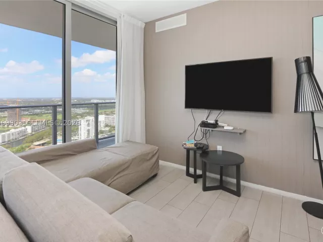 3-bedroom condo for rent in Hollywood - 4010 S Ocean Dr T4004 - MondialRealty